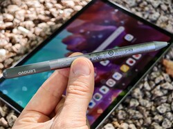 A Lenovo Tab Pen kis AAAA elemeket használ