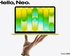 A MacBook Neo ára mostantól 699 dollártól kezdődik. A képen: a laptop elülső részét bemutató promóciós fotó (retusált).