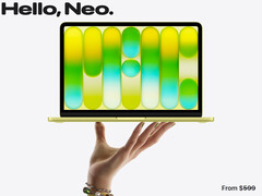 A MacBook Neo ára mostantól 699 dollártól kezdődik. A képen: a laptop elülső részét bemutató promóciós fotó (retusált).