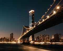 Manhattan, New York fényes éjszakai fényei (Kép forrása: Alejandro Luengo/Unsplash)