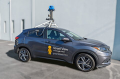 A Google Street View kamerás autója (Kép forrása: Google)