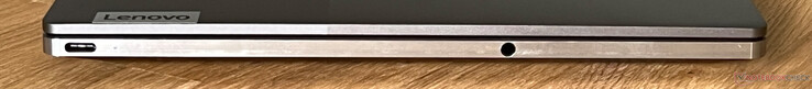 Balra: USB-C 4.0 Thunderbolt 4 (40 Gbit/s, DisplayPort ALT mód 1.4, Power Delivery 3.0), 3,5 mm-es hangszóró