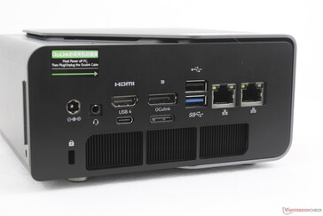 Hátul: USB-C w/ DisplayPort + Power Delivery, OcuLink, USB-A 2.0, USB-C 3.2 Gen. 2, 2x RJ-45 (2,5 Gbps), USB-A 2.0, USB-C 3.2 Gen. 2, 2x RJ-45 (2,5 Gbps)