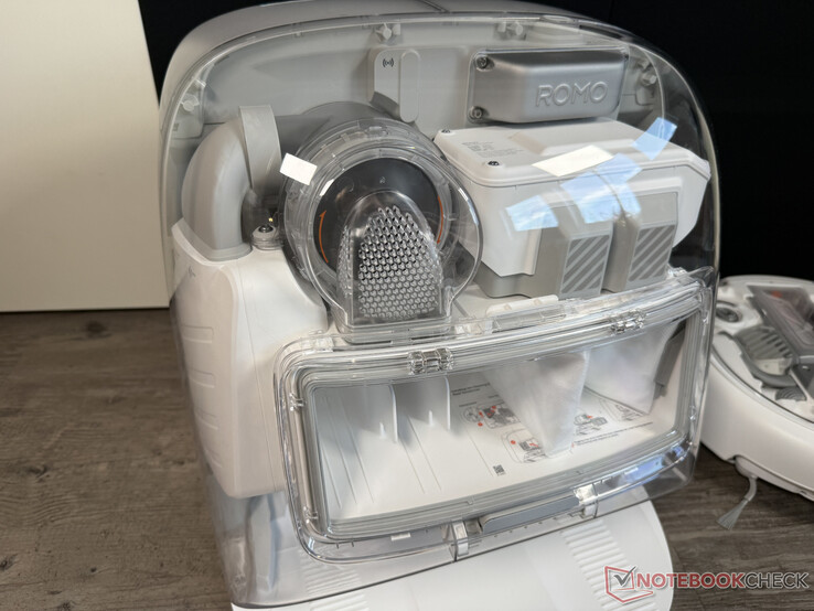 Az átlátszó DJI Romo P Station