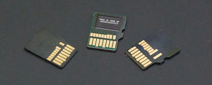 Balról jobbra: Lexar Play Pro (EX), Sandisk MicroSD Express (EX) és Nextorage M2 SE (UHS-II). (Kép forrása: Andreas Sebayang/Notebookcheck.com)