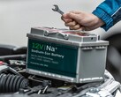 Az Unigrid Na Plus Fleet 12V-os nátrium-ion akkumulátor a jármű átalakítása nélkül helyettesítheti az ólom-sav akkumulátorokat. (Kép forrása: Unigrid)