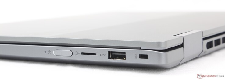 Rendben: USB-A (5 Gbps), Kensington Nano lock (Kensington Nano zár)
