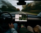 Egy Tesla szélvédő (Kép forrása: My Auto Glass)