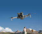 A DJI Mini 5 Pro (a képen) előlapi LiDAR-ral, halszemkamerákkal, binokuláris érzékelőkkel és egy alsó infravörös érzékelővel rendelkezik. (Kép forrása: DJI)
