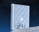 A Motorola Razr 60 Swarovski Limited Edition a kristályok miatt többe kerülhet, mint a normál változat. (Kép forrása: Motorola)