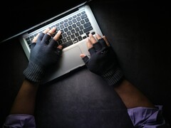 A brit megfigyelési utasítások amerikai visszahatást váltanak ki az adatvédelmi és biztonsági aggályok miatt (Kép forrása: Towfiqu Barbhuiya, Unsplash)