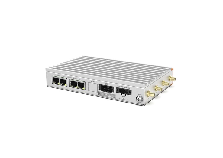 Összesen négy 2.5G Ethernet-port található a Helix 320 mini PC-n
