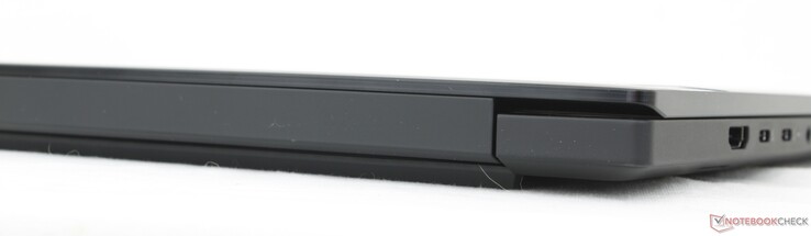 Hátul: Portok: Nincsenek