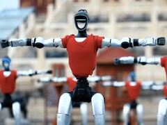Unitree robotok koreografált előadás közben