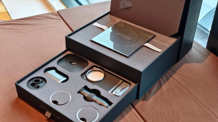 A Vivp X300 Pro csúcsmodellből álló teljes csomag, a kamerakészlettel és a telekonverterrel együtt jelenleg csak a Trinity Electronics importőrétől kapható.