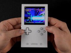 Az Ayaneo Pocket Vert négy gombos Game Boy elrendezéssel, kettős érintőpaddal, vállgombokkal, egy harci játékhoz illő D-Paddel és erős belső egységekkel büszkélkedhet. (Képhitel: ETA PRIME)