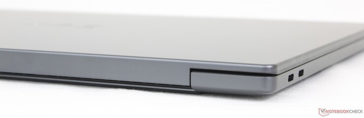 Hátul: Portok: Nincsenek