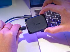 A képen látható Crucial X10 Pro külső SSD