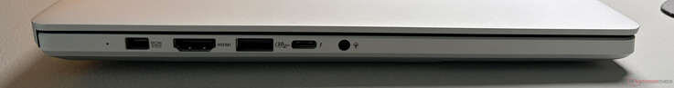Bal oldal: Tápcsatlakozó, HDMI 2.1 FRL, USB-A 3.2 Gen 2 (10 GBit/s), USB-C 4.0 Thunderbolt 4-gyel (40 GBit/s, DisplayPort ALT Mode 2.1, Power Delivery 3.0), 3,5 mm-es audio