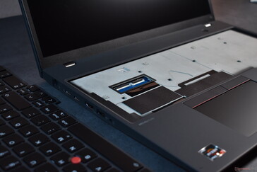 Lenovo ThinkPad T16 Gen 2: a felhasználó által cserélhető billentyűzet