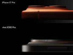 A Vivo X300 széria úgy tűnik, hogy karcsúbb kameradudorokkal rendelkezik, mint az iPhone 17 Pro. A képen: az X300 Pro és az iPhone 17 Pro összehasonlító fotója. (Kép forrása: Han Boxiao)