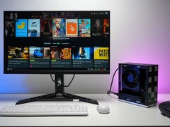Bazzite OS-t futtató asztali PC-keret, amely egy Steam játékfelületet megjelenítő monitorhoz van csatlakoztatva, ami egy konzolos beállításra hasonlít. (ETA PRIME)
