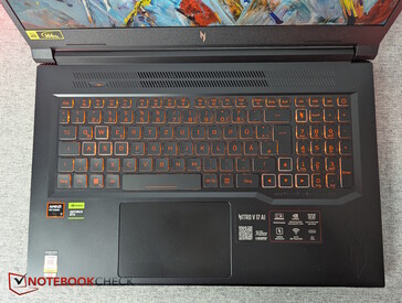 Billentyűzet és érintőpad