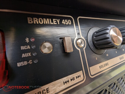 Forrás gomb és médiakapcsoló