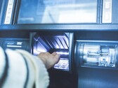 Az FBI IC3 FLASH-tanácsadója figyelmeztet a rosszindulatú szoftverekkel támogatott ATM jackpot-előfordulásokra, és technikai mutatókat, valamint az üzemeltetők számára szükséges enyhítési lépéseket tartalmaz.