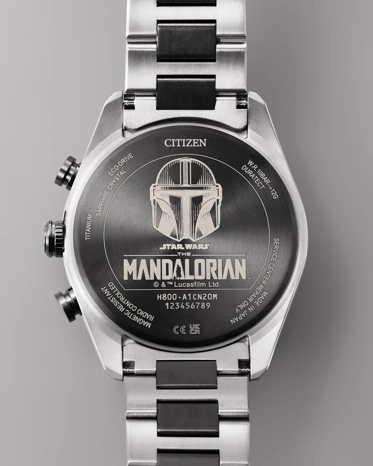 A tok hátlapján egy gravírozott mandalori sisak és a Star Wars márkajelzés látható.