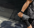 A Fitbit Charge 6 okosórája (a képen) új frissítést kap. (Kép forrása: Google)