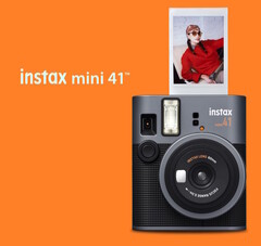 A Fujifilm bemutatta az automatikus expozícióval és közeli parallaxiskorrekcióval ellátott Instax mini 41 instant fényképezőgépet. (Kép forrása: Fujifilm)