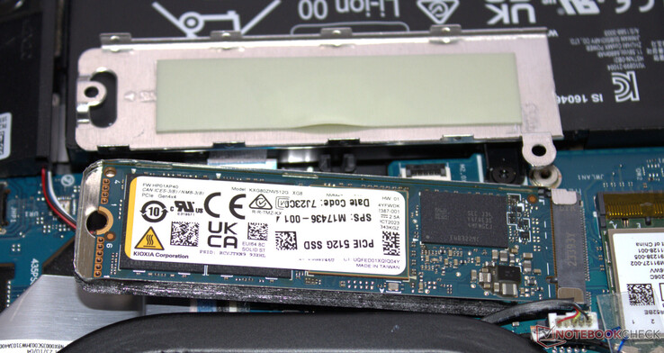A rendszer meghajtóként egy PCIe 4 SSD szolgál.