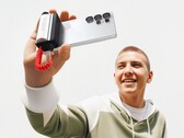 A Sharge új Grip Power Bankja (a képen) egyben kameratávirányító is. (Kép forrása: Sharge)
