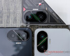A Poco F7 több mint 2 millió pontot érhet el az AnTuTun. A képen: a telefon három színben. (Kép forrása: Notebookcheck)