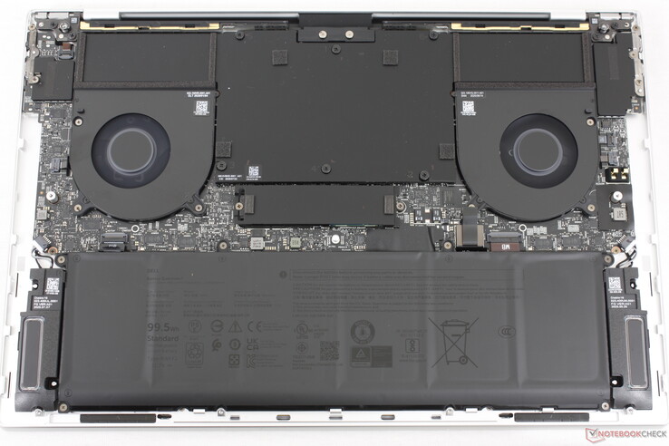 Dell 16 Premium DA16250 belseje