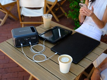 A Bluetti Elite 10 súlya mindössze 1,8 kg (3,97 font) (Kép forrása: Bluetti)