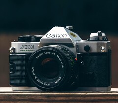 A Canon EOS R8 Mark II tervezése állítólag a Canon AE-1-ből merített ihletet.
