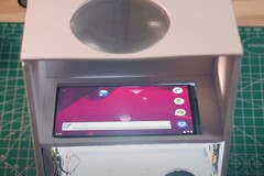 A barkácsprojektorok nem újdonságok, de nem kell hozzá DIY Perks szintű tudás, hogy ezt megépítsd (Kép forrása: Huy Vector via YouTube)