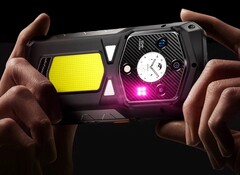 A Ulefone Armor 29 Pro hátlapján egy kerek másodlagos kijelző található. (Kép forrása: Ulefone)