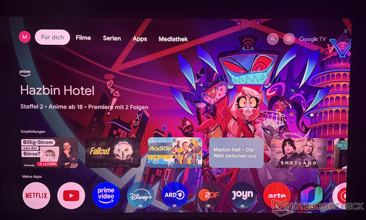 Az ismerős Google TV felhasználói felület ezen a lézerprojektoron is elérhető