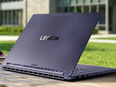 A Legion 7a 15ASH11 nem tartalmaz hátlapi portokat, ellentétben más, a közelmúltban megjelent Legion 7 laptopokkal.