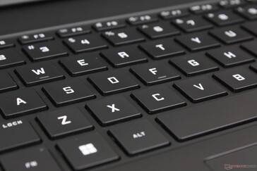 A billentyű visszajelzései könnyűek és csendesek egy nagyméretű játék laptophoz képest