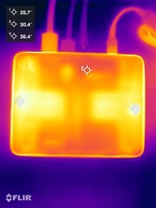 Asus NUC 15 Pro+ terheléses teszt alatt (felső oldal)