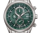 Citizen World Chronograph A.T. AT8260-85X karóra zöld számlappal, rozsdamentes acél tokban és karkötővel, három kis számlappal és világidő-skálával.