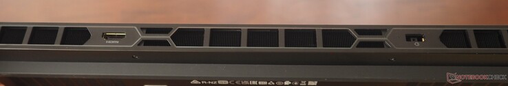 Hátul: HDMI 2.1, DC-in