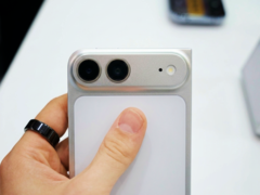iPhone Ultra/Fold tok design modell kézzelfogható.