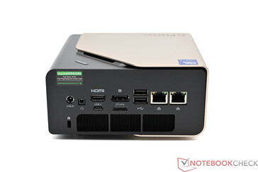 Hátul: tápcsatlakozó, 3,5 mm-es kombinált audiocsatlakozó, HDMI 2.1, DisplayPort 1.4, Oculink, 2× USB2.0 Type-A, 2× 2,5G LAN