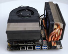 Az FA65G egyedi CPU- és GPU-hűtőkkel, valamint egy ritka MXM GPU-készlettel rendelkezik. (Kép forrása: 小明白 a Youtube-on)