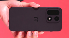 A Qualcomm csúcstalálkozón bemutatott OnePlus 15. (Kép forrása: Qualcomm, szerk.)